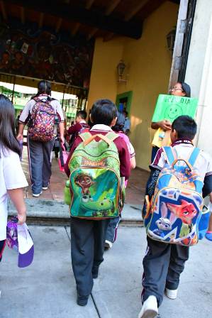 Recomienda IEEPO a escuelas reforzar medidas de seguridad en la entrada y salida del alumnado