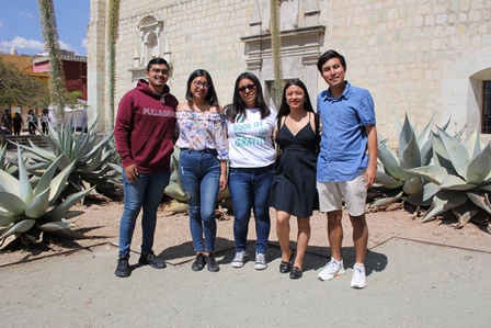 Crean estudiantes de la UABJO la marca “Hilo de maguey”