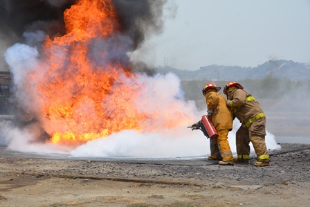 Realizan prácticas contraincendio al interior de la Refinería “Antonio Dovalí Jaime”