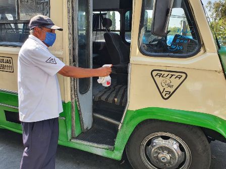 Cumple Ruta 17 compromisos con Semovi como uniformes, limpieza de unidades y empatía con el usuario