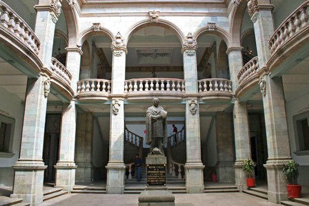 214 Aniversario del natalicio de Benito Juárez; comunidad universitaria mantiene vivos sus ideales