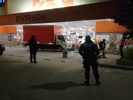 Detiene Policía Estatal a probables responsables de robo a tienda comercial en Xoxocotlán