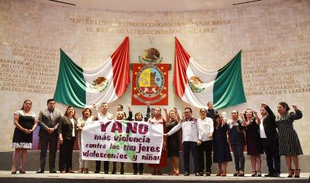 Hasta 40 años de prisión a quien agreda a una mujer con ácido: Horacio Sosa