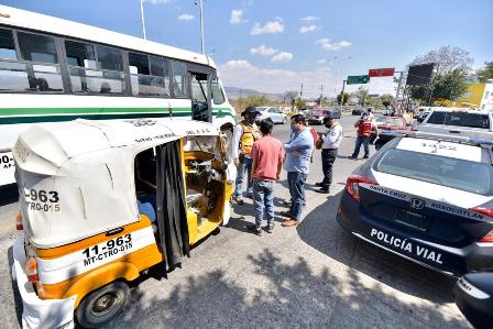 Supervisan más de tres mil unidades del transporte público en operativos sanitarios