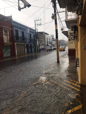 Activan protocolos de atención por lluvias y tormenta eléctrica en Oaxaca: CEPCO