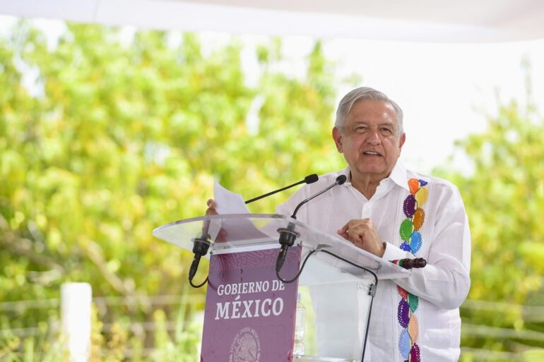DISCURSO DEL PRESIDENTE ANDRÉS MANUEL LÓPEZ OBRADOR DURANTE LA  SUPERVISIÓN DE LA AUTOPISTA BARRANCA LARGA-VENTANILLA, EN SANTA MARÍA COLOTEPEC, OAXACA