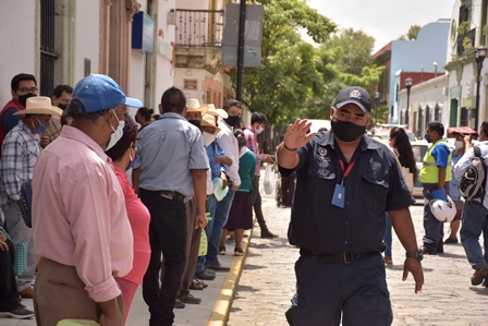 Intensifica Ayuntamiento en Oaxaca de Juárez perifoneo por Covid-19