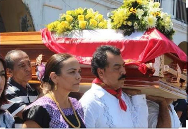 HACE CUATRO AÑOS DEPOSITAMOS EN EL VIENTRE DE LA MADRE TIERRA A POLO DE GYVÉS PINEDA.