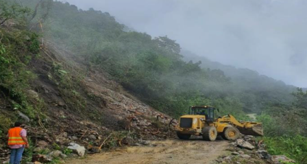Registran 52 tramos carreteros afectaciones por derrumbes y deslaves tras el sismo de 7.4: CAO