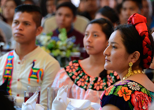 UNAM BECAS A INDÍGENAS