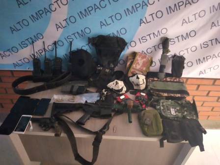 Tras cateo en Juchitán, aprehenden a probable homicida con armas, cartuchos y droga