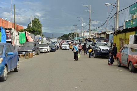 Apoyan determinación de Ayuntamiento de no autorizar puestos provisionales en Mercado de Abastos