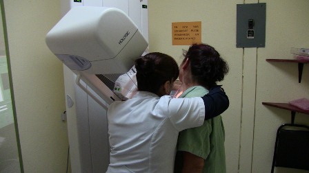 Autoexploración de senos, ayuda a detectar a tiempo el Cáncer de Mama