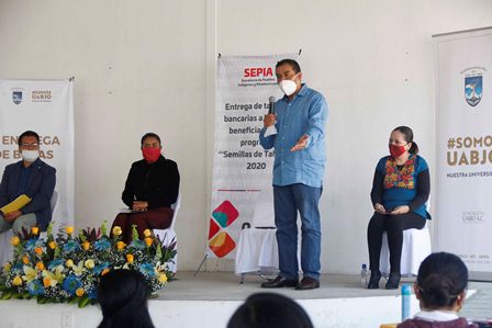 Reciben estudiantes de la UABJO reconocimientos por el programa “Semillas de talento 2020”