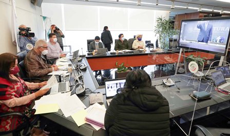 Cuestionan senadores a Sader reducción de presupuesto para el campo