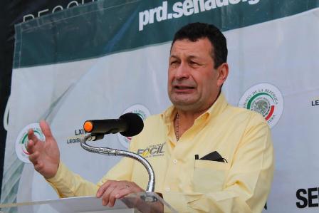 Apoyos deben llegar de manera directa a afectados por inundación, no a familiares o amigos: Fócil Pérez
