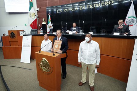 Recibe Senado de la República la Constitución de Quintana Roo traducida al maya