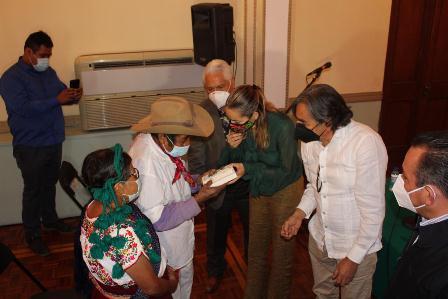 Premian a José García Antonio, ganador del Reconocimiento Estatal de las Culturas y Artes