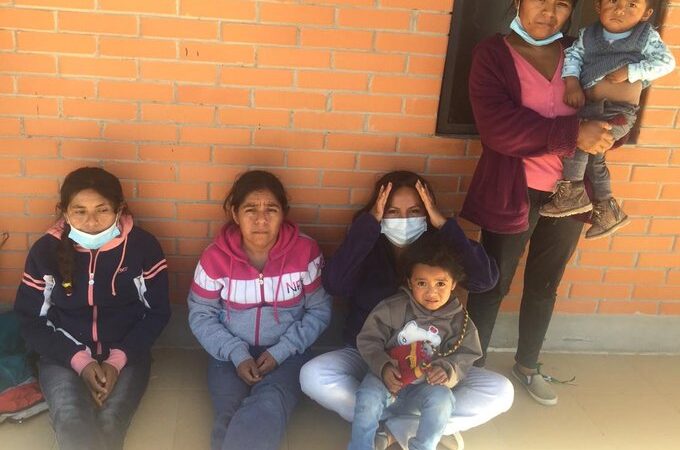 MUJERES INDÍGENAS AGREDIDAS Y EXPULSADAS DE SU POBLACIÓN ABANDONADAS A SU SUERTE, POR AUTORIDADES DE OAXACA -VIDEO-