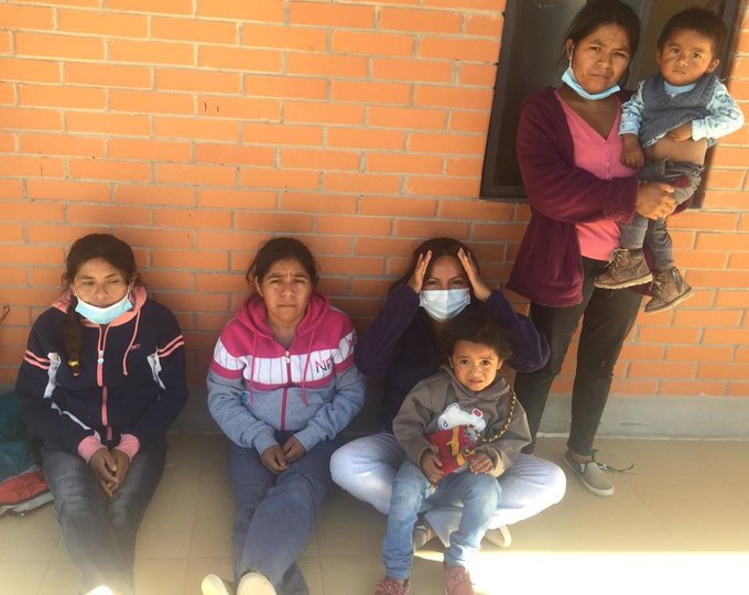 MUJERES INDÍGENAS AGREDIDAS Y EXPULSADAS DE SU POBLACIÓN ABANDONADAS A SU SUERTE, POR AUTORIDADES DE OAXACA -VIDEO-