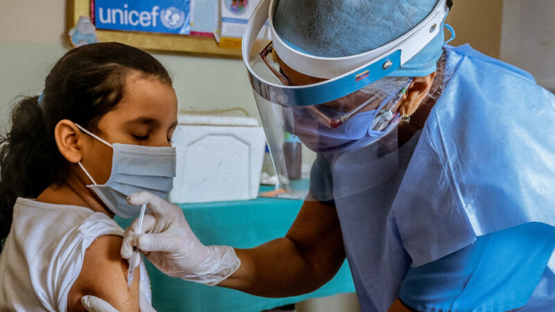 La OPS pide considerar la vacunación contra el COVID-19 en las Américas como una prioridad mundial