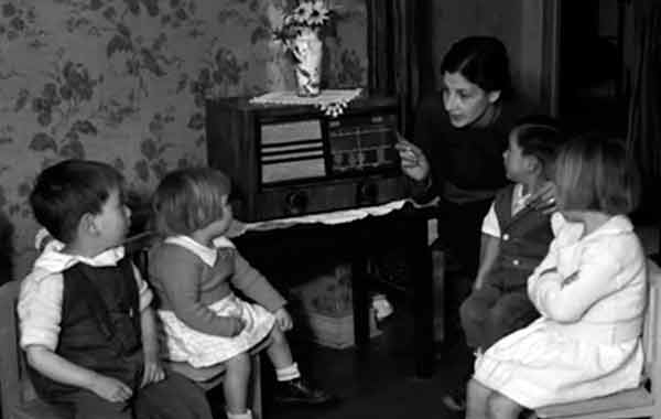 CON LA PANDEMIA RESURGE A LA RADIO