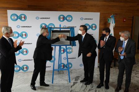 Supervisan presidente de Argentina y canciller de México laboratorio donde formularán y envasarán vacunas