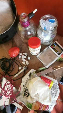 Detienen a probable narcomenudista con drogas y un arma en San Antonio de la Cal