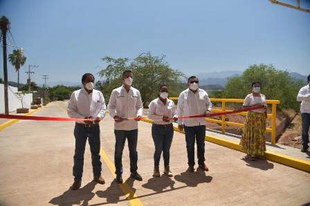 Inaugura gobernador obras de infraestructura social y entrega diversos apoyos en la Cañada