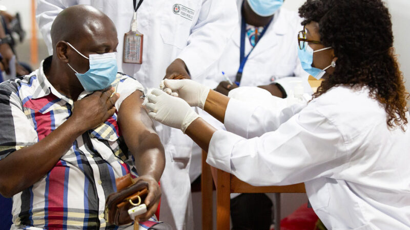 ES “PREMATURO Y POCO REALISTA” PENSAR QUE EL COVID-19 DESAPARECERÁ EN 2021