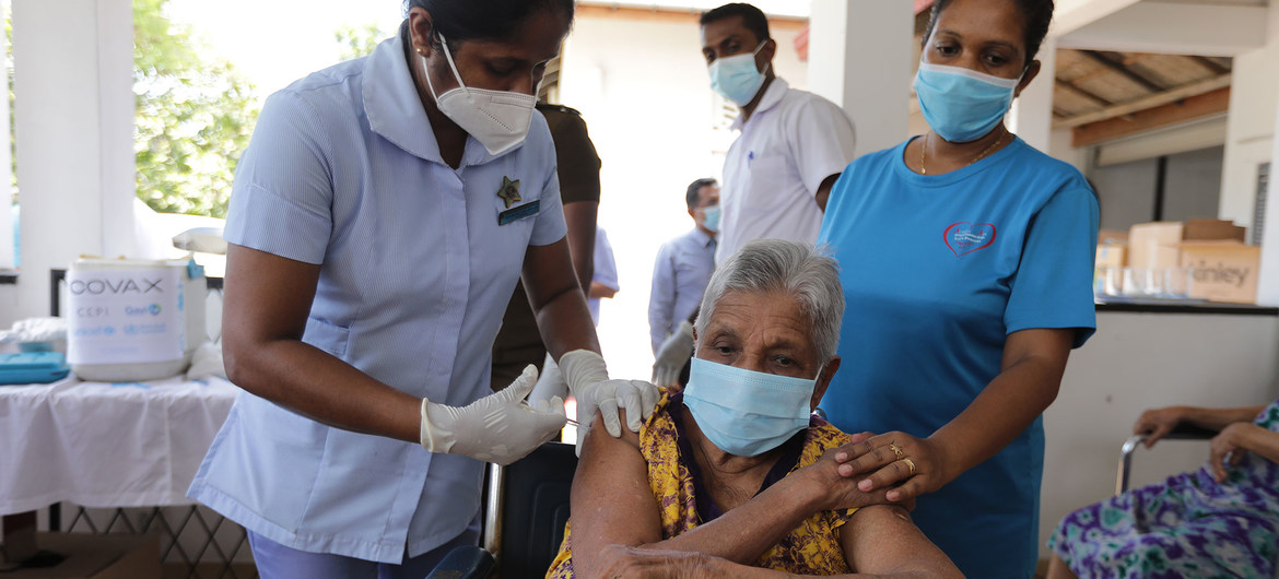 VACUNAS COVID-19: LA GUERRA ES CONTRA EL VIRUS, NO ENTRE NOSOTROS, ALERTA LA OMS