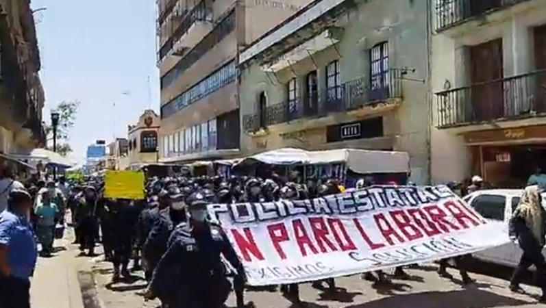 Sigue el paro, no hay cuerdo entre policía y gobierno de Oaxaca