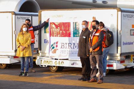 Recibe México un millón de dosis