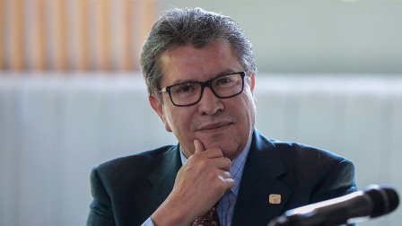 Evitar implosión del movimiento y anteponer interés del país, pide Monreal a militantes