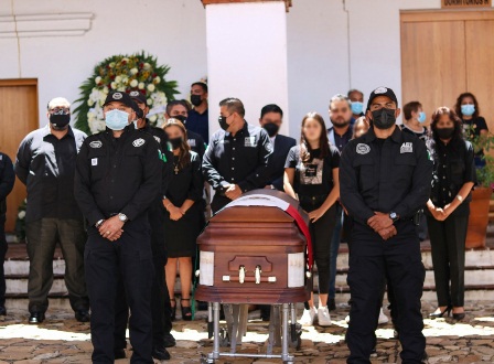 Rinde Fiscalía y Agencia Estatal de Investigaciones homenaje de cuerpo presente a director de Investigaciones