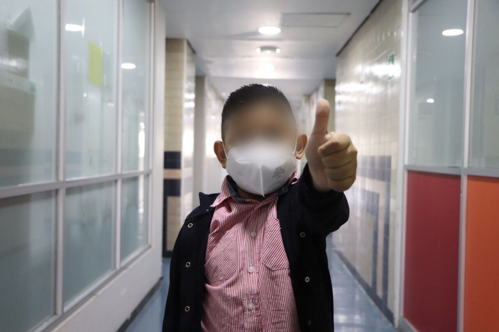 Mejora IMSS calidad de vida de menor con enfermedad rara que provoca crecimiento de hígado y bazo