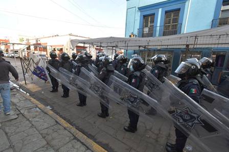 Realiza Ayuntamiento de Oaxaca operativo para abrir circulación vehicular en la calle 20 de Noviembre