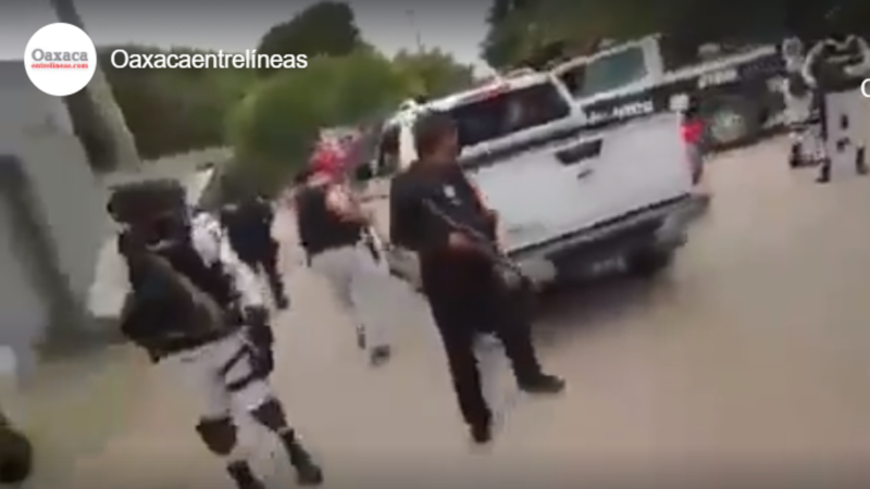ZIPIZAPE ENTRE POLICÍAS, AGENTES DE INVESTIGACIÓN Y DE LA GUARDIA NACIONAL CON INDÍGENAS IKOOTS EN SAN FRANCISCO DEL MAR OAXACA.