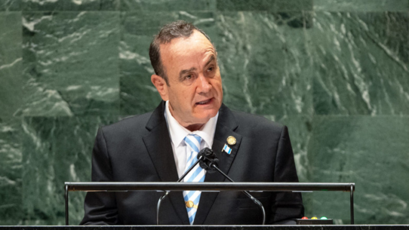 GUATEMALA INSTA A CONSTRUIR “MUROS DE PROSPERIDAD” PARA DETENER LA MIGRACIÓN IRREGULAR