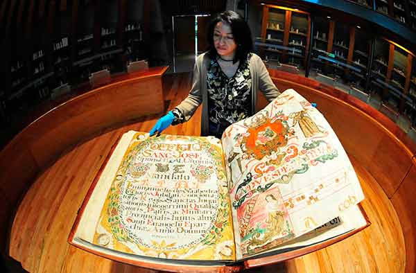 RESTITUIR EL PASADO A UN PUEBLO QUE PODRÍA NO CONOCERLO, PAPEL FUNDAMENTAL DEL HISTORIADOR