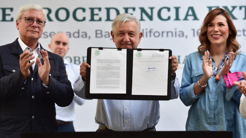 EL PRESIDENTE ANDRÉS MANUEL LÓPEZ OBRADOR FIRMA ACUERDO PARA REGULARIZAR VEHÍCULOS USADOS, PROVENIENTES DEL EXTRANJERO