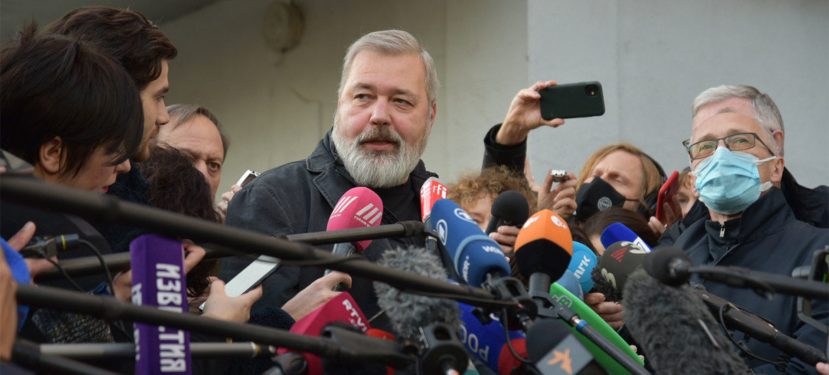 Dmitry Muratov, galardonado con el Nobel, no se quedará con “un solo céntimo” de su premio