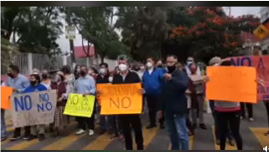 Dicen no a la bicivía en la Colonia Reforma, proyecto impuesto por el gobierno y Harp Helú. Entrevista a Andrea Reyes, presidenta de la zona noreste de la Colonia Reforma y José Bretón, emprendedor.  Video