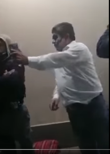 EL EDIL DE “EL ARENAL” HIDALGO AMENAZÓ A POLICÍAS POR DETENERLO AL CONDUCIR EBRIO Y DISFRAZADO DE CALAVERA -VIDEO-