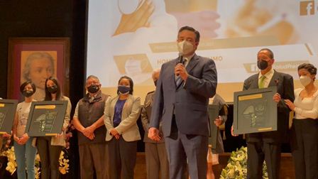 Emotivo reconocimiento homenaje realizó Premio Nacional a los Héroes de la Salud