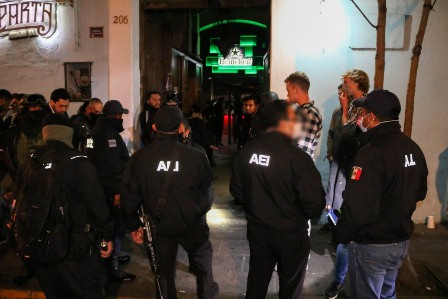 Arrestan a 11 personas por conducir en estado de ebriedad; Aseguran a 10 personas migrantes