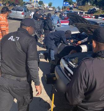 Recuperan cuatro vehículos en Valles Centrales en operativo para identificar vehículos robados