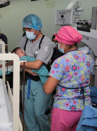 Niña de tres meses de edad