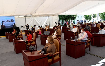 Presentan iniciativas