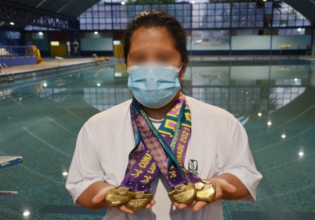 Logra atleta de 13 años que entrena en el IMSS ser multimedallista paranacional en natación